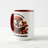 Die Guinea der Hasen unter den roten Pilzen Tasse (Vorderseite Links)