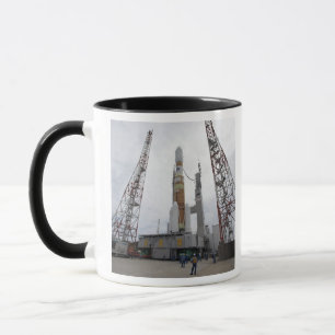Die H-IIB Rakete auf der Abschussrampe Tasse
