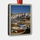 Die Hafenstadt mit bunten Fischerbooten Silbernes Ornament (Rechts)