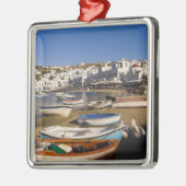 Die Hafenstadt mit bunten Fischerbooten Silbernes Ornament (Links)