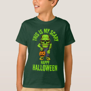 Die Halloween-Nacht ist voller Zauberei. T-Shirt