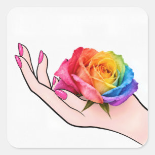 Die Hand einer Frau wiegt eine Regenbogenrose Quadratischer Aufkleber