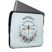 Die Harmonie der Natur - Künstlerische Libelle Laptopschutzhülle (Vorne Rechts)