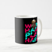 Die harte Arbeit - harte Skull-Motivation ist uner Kaffeetasse (VorderseiteRechts)