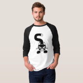 Die heftige schwarze Katze der Männer T-Shirt (Vorne ganz)