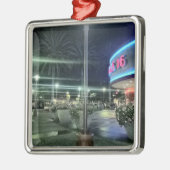 Die hellen Lichter des Kinos in der Nacht Ornament Aus Metall (Links)