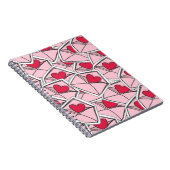 Die Herzen des Valentinsgrußes auf Umschlägen Notizblock (Rechte Seite)