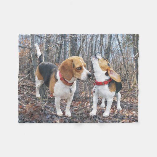 Die Heulen-Beagles in der Holz-Beagle-Fleece-Decke Fleecedecke (Vorderseite (Horizontal))