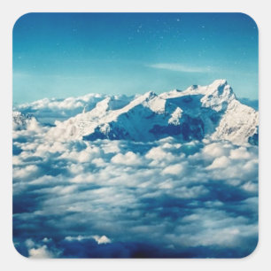 Die Himalaya-Berge in Wolken Blauer Himmel Quadratischer Aufkleber