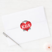 DIE HOCHZEIT Ihrer Initialen & Datum mit rotem Her Runder Aufkleber (Umschlag)