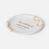 Die Hochzeit von Braut Bräutigam Name Datum Pfirsi Pappteller (Schrägansicht)