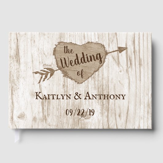 Die Hochzeitskollektion des Carved Heart Tree Gästebuch (Vorderseite)