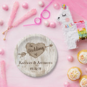 Die Hochzeitskollektion des Carved Heart Tree Pappteller (Party)