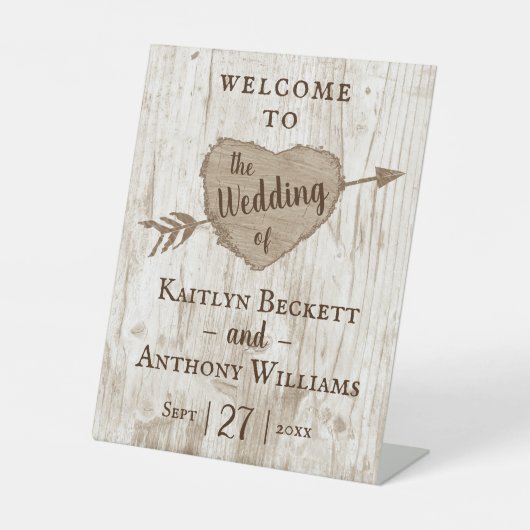 Die Hochzeitskollektion des Carved Heart Tree Sockelschild (Vorderseite)