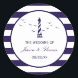 Die Hochzeitskollektion des Leuchtturms Runder Aufkleber<br><div class="desc">Feiern Sie stilvoll mit diesen stilvollen und sehr trendigen Gastgeschenk Hochzeit-Aufklebern. Dieses Design lässt sich leicht mit Ihrer speziellen Veranstaltungssprache personalisieren und Ihre Gäste werden begeistert sein,  wenn sie diese fabelhaften Aufkleber sehen.</div>