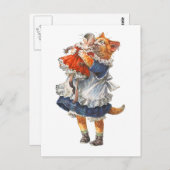 Die hübsche Katze umarmt ihre zerbrochene Puppe. Postkarte (Vorne/Hinten)