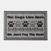 Die Hunde leben hier, und wir zahlen nur die Miete Fußmatte (Vorderseite)