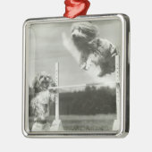 Die Hunde springend über MiniaturBar des hohen Silbernes Ornament (Links)