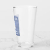 Die im heutigen Glascup verankerte Beachologie Glas (Links)