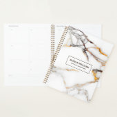 Die Imitat sind in weiß und beige gehalten. Planer (Anzeige)