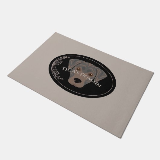 Die individuell anpassbare Türmatte der TIGA (Schrägansicht)