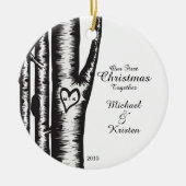 Die Initialen, die auf Baum geschnitzt werden, Keramikornament (Vorne)