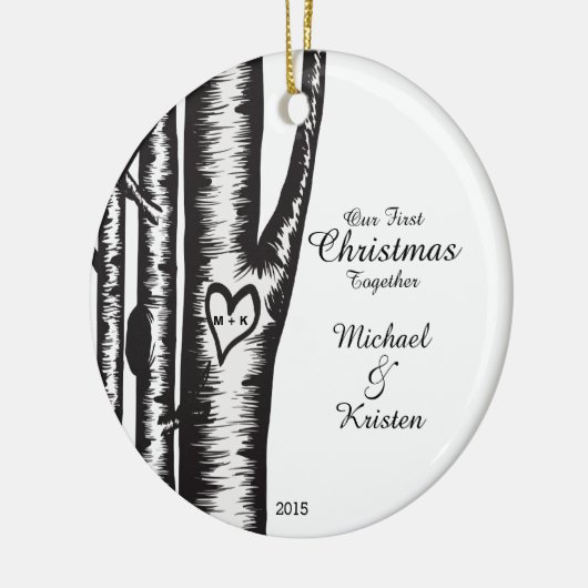 Die Initialen, die auf Baum geschnitzt werden, Keramikornament (Links)