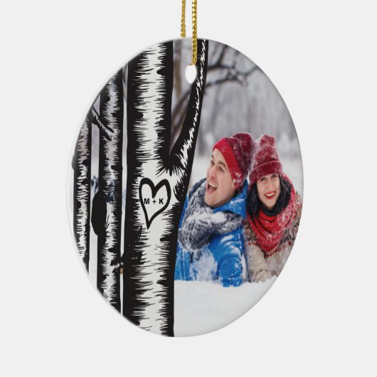 Die Initialen, die auf Baum geschnitzt werden, Keramikornament (Rechts)