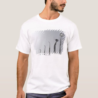 Die Instrumente des Zahnarztes T-Shirt