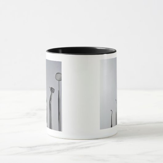 Die Instrumente des Zahnarztes Tasse (Zentrum)