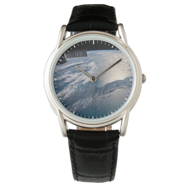 Die Internationale Raumstation über dem Atlantik Armbanduhr (Vorderseite)