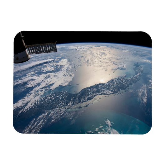 Die Internationale Raumstation über dem Atlantik Magnet (Horizontal)