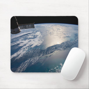 Die Internationale Raumstation über dem Atlantik Mousepad