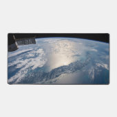 Die Internationale Raumstation über dem Atlantik Schreibtischunterlage (Vorderseite)