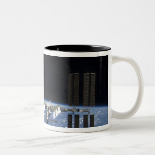 Die internationale Weltraumstation 18 Zweifarbige Tasse