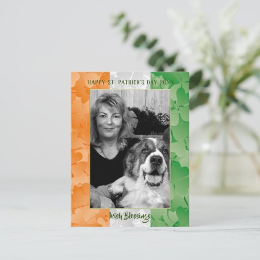 Die irische Fahne am Sankt Patrick's Day schließt Postkarte (Stehend Vorderseite)