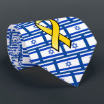Die israelische Flagge bringt ihnen Zuhause frei Krawatte<br><div class="desc">Diese Hals-Krawatte zeigt Ihre Liebe für Israel mit der israelischen Fahne und den gelben Bändern,  die die Zuhause für die israelischen Geiseln in Gaza symbolisieren.</div>