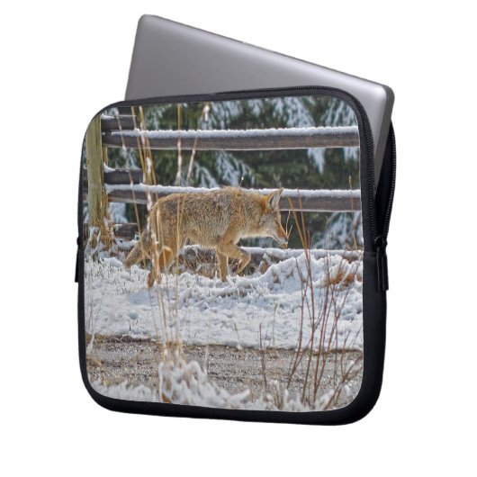 Die Jagd auf Coyote und das Winter-Schnee Laptopschutzhülle (Vorderseite Links)