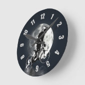 Die Jagd auf den Mond - Mountainbiker Runde Wanduhr (Winkel)