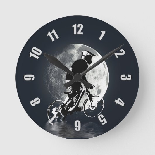 Die Jagd auf den Mond - Mountainbiker Runde Wanduhr (Vorderseite)