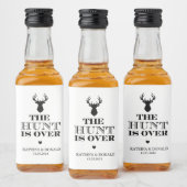 Die Jagd ist über rustikale Hochzeit Alkoholflaschenetikett (Flaschen)