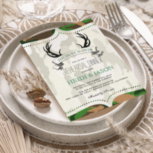 "Die Jagd ist vorbei" Rustikale Camo-Probe-Dinner Einladung