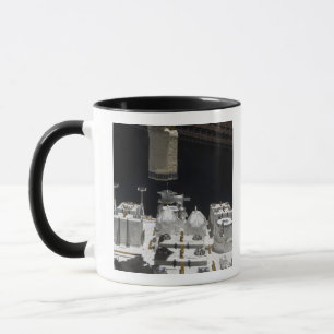 Die japanisches Experiment-Modul herausgestellte Tasse