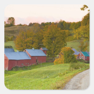 Die Jenne Farm in Woodstock, Vermont. Herbst. Quadratischer Aufkleber