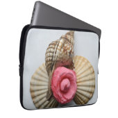 Die Kamelie und die Muscheln Laptopschutzhülle (Vorne Rechts)
