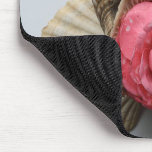 Die Kamelie und die Muscheln Mousepad (Ecke)