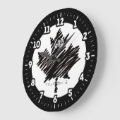 Die kanadische Flagge schwarzer Ahornleaf personal Große Wanduhr (Winkel)