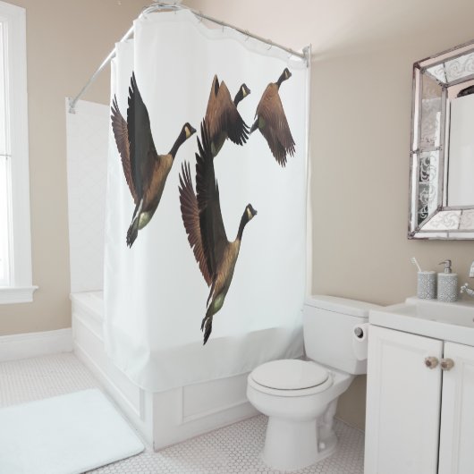 Die kanadischen Gänse, die in eine Menge fliegen, Duschvorhang (Beispiel)