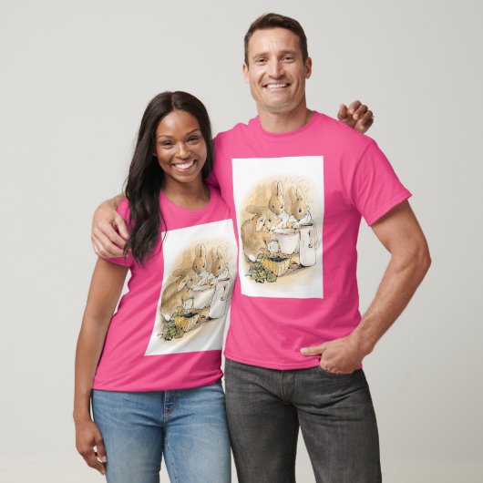 Die Kaninchenfamilie mit Tee von Beatrix Potter (Unisex)