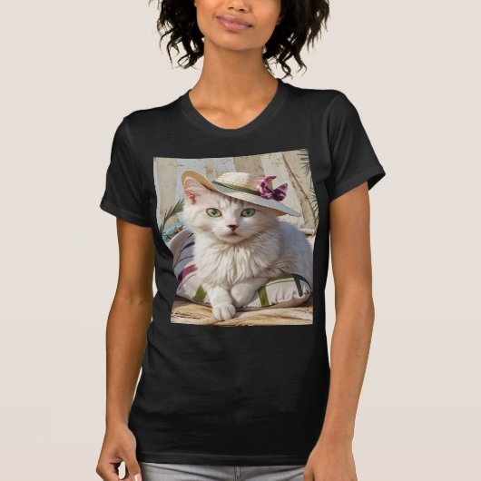 Die Katze am Strand. T-Shirt (Vorderseite)